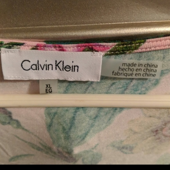 Floral sunflower cold shoulder shirt - Picture 3 of 4